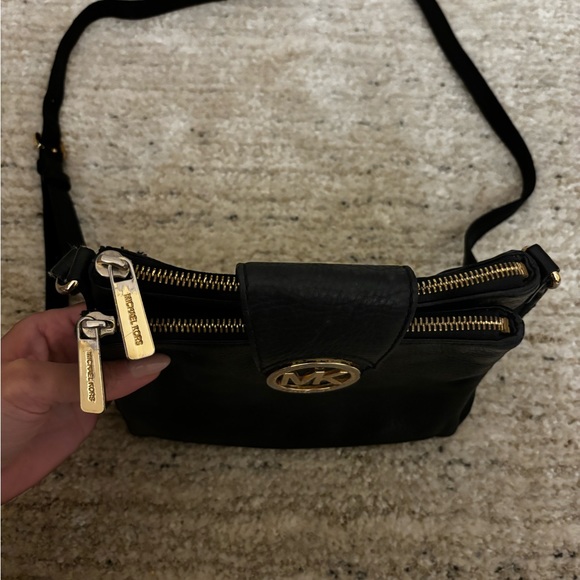 Michael kors crossbody black and gold - Picture 4 of 5